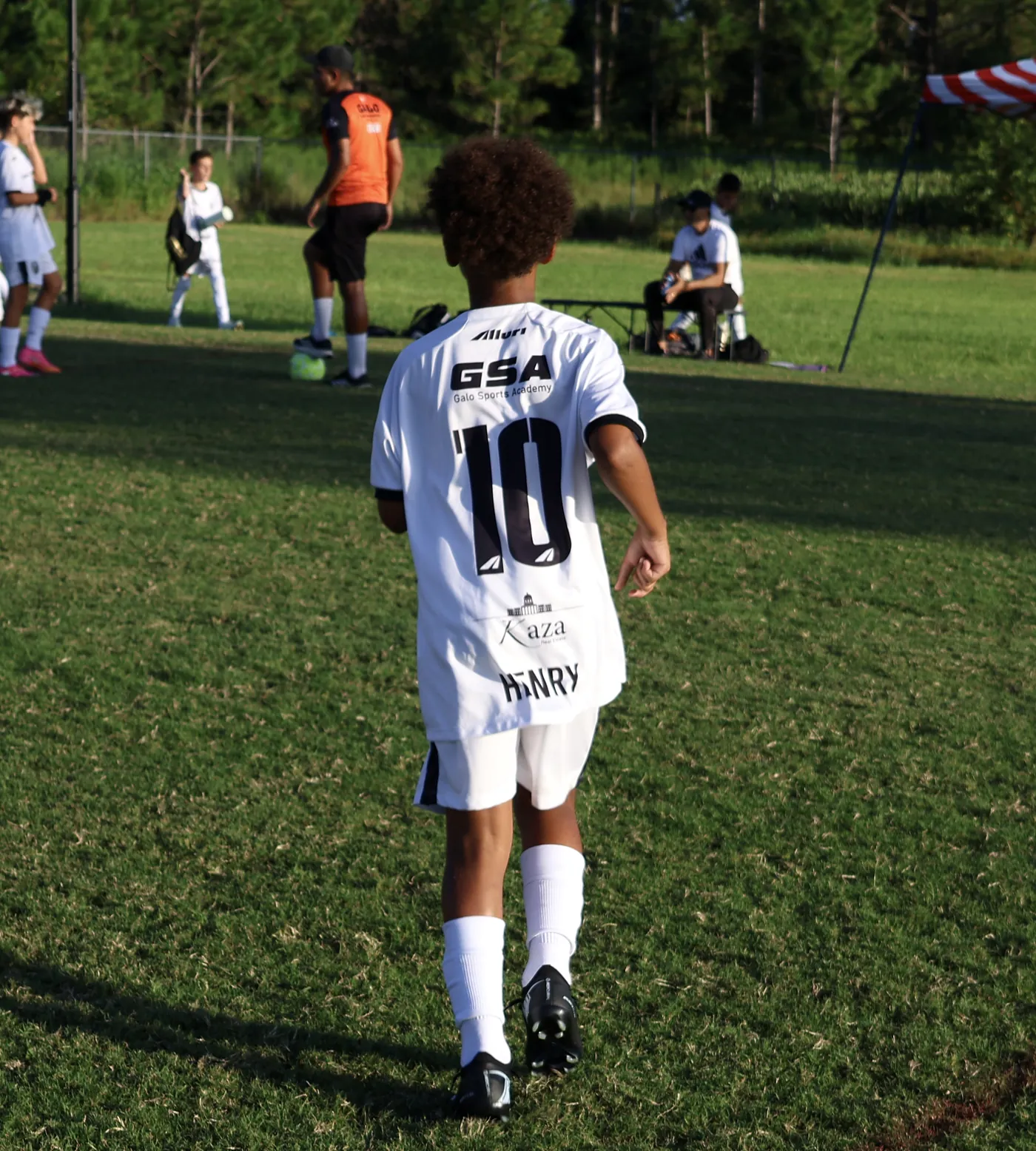 Galo player number 10 walking onto the field