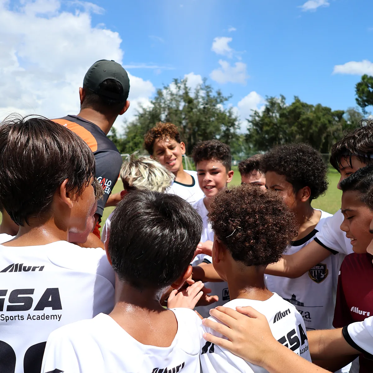 Galo players in a huddle